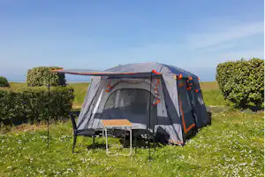 Camping Village Nature d'O - Blick auf ein Zelt auf der Wiese
