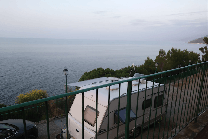 Camping Village Rais Gerbi  -  Wohnmobilstellplatz vom Campingplatz mit Blick auf das Mittelmeer