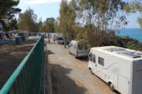 Camping Village Rais Gerbi  -  Wohnwagenstellplatz vom Campingplatz mit Blick auf das Meer