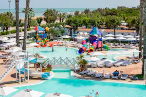 Camping Village Riva Nuova - Kinderbecken im Poolbereich vom Campingplatz mit Spielplatz
