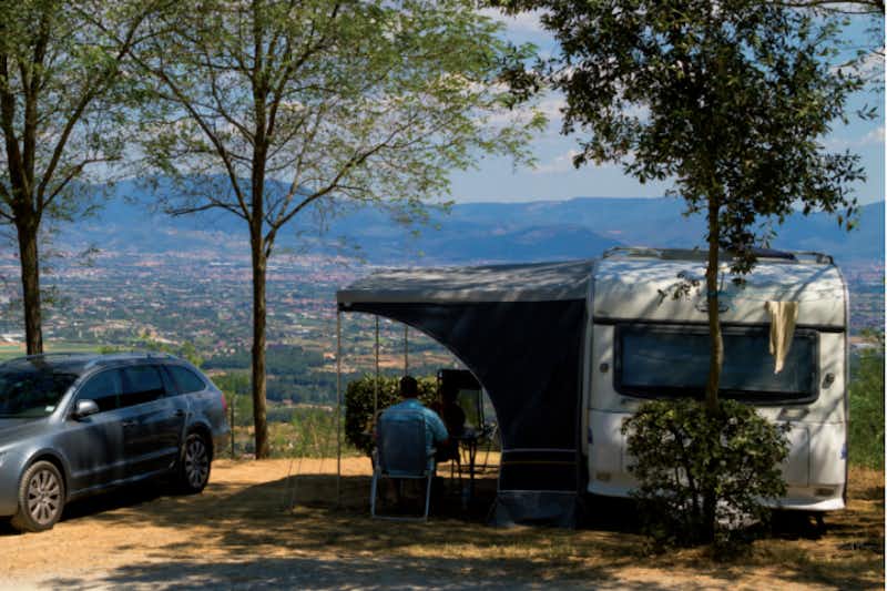 Campeggio San Giusto Montalbano Green  -  Stellplatz vom Campingplatz mit Blick auf die Landschaft in der Toskana
