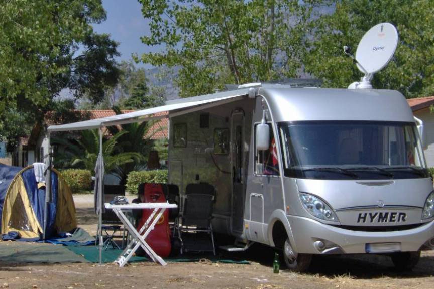 Camping Village Settebello  -  Wohnmobilstellplatz auf dem Campingplatz