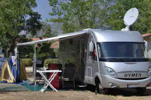 Camping Village Settebello - Wohnmobilstellplatz auf dem Campingplatz