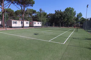 Camping Village Settebello - Tennisplatz auf dem Campingplatz