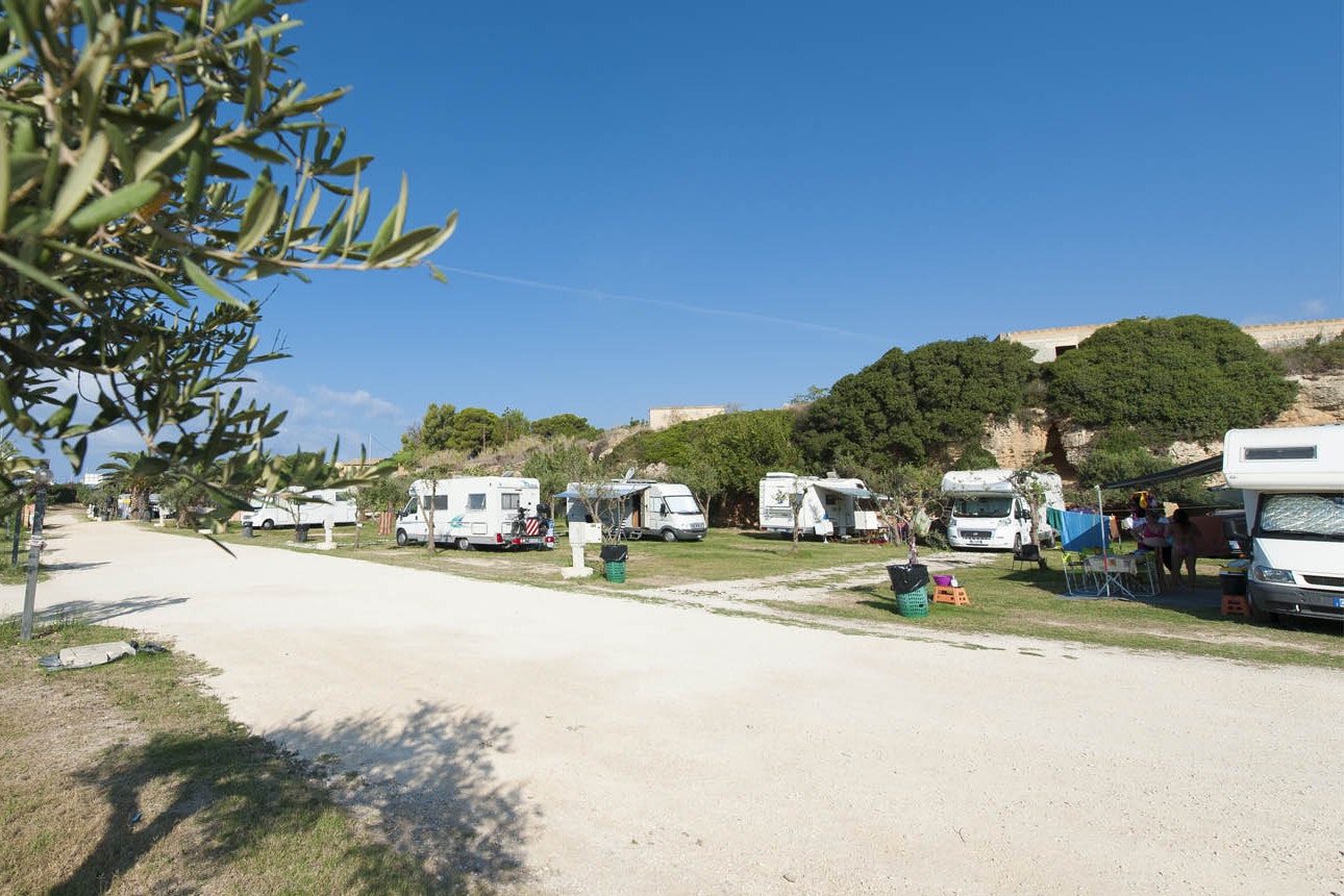 Camping Village Sporting Club - Wohnwagenstellplatz vom Campingplatz im Grünen