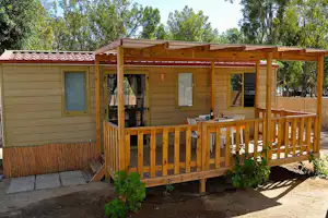 Camping Village Tiliguerta - Mobilheim mit Terrasse auf dem Campingplatz