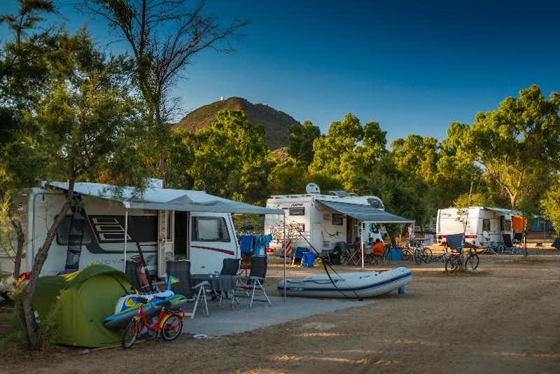 Camping Village Tiliguerta  -  Wohnwagen- und Zeltstellplatz auf dem Campingplatz