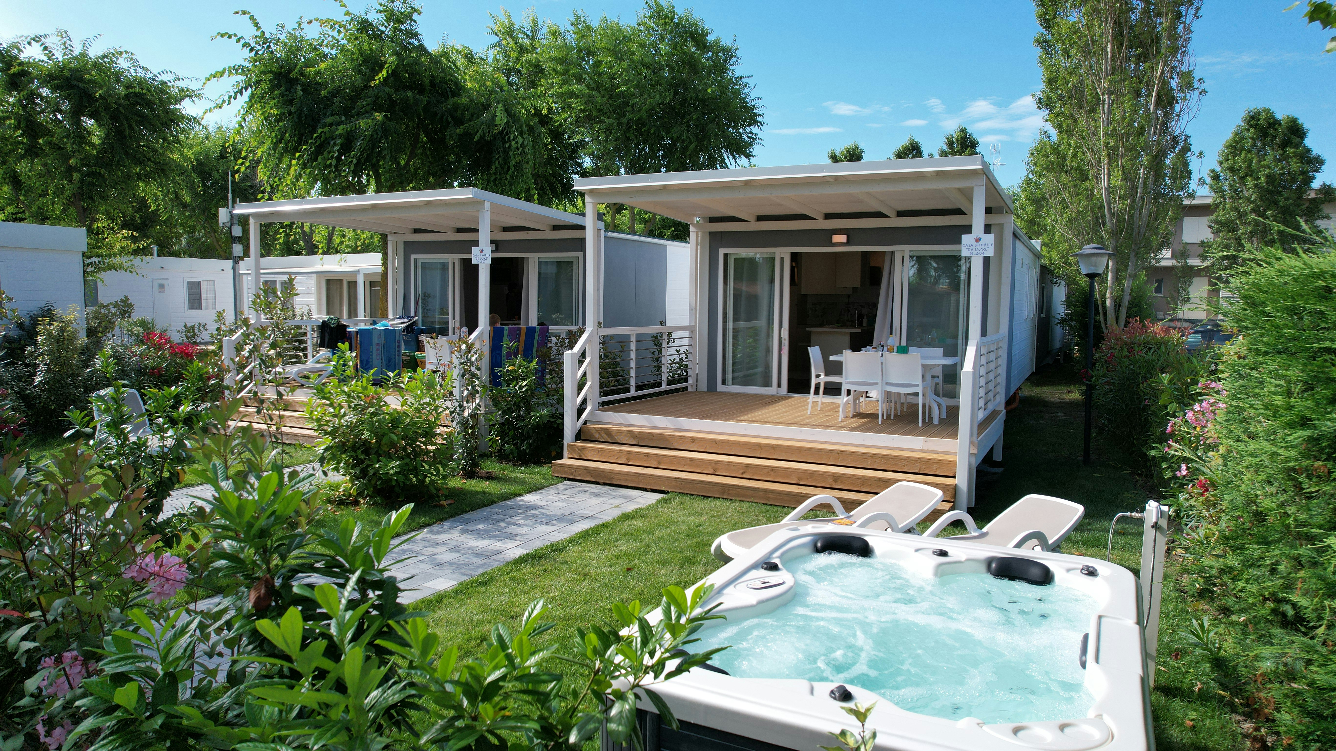 Camping Villaggio Adria  - Mobilheime mit Terrasse auf dem Campingplatz