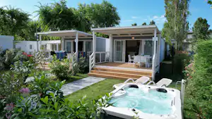 Camping Villaggio Adria - Mobilheime mit Terrasse auf dem Campingplatz