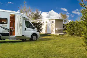 Camping Villaggio Adria - Komfortstandplatz mit Sanitäreinheit