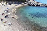 Camping Villaggio dei Fiori - Gäste liegen am Strand in der Sonne