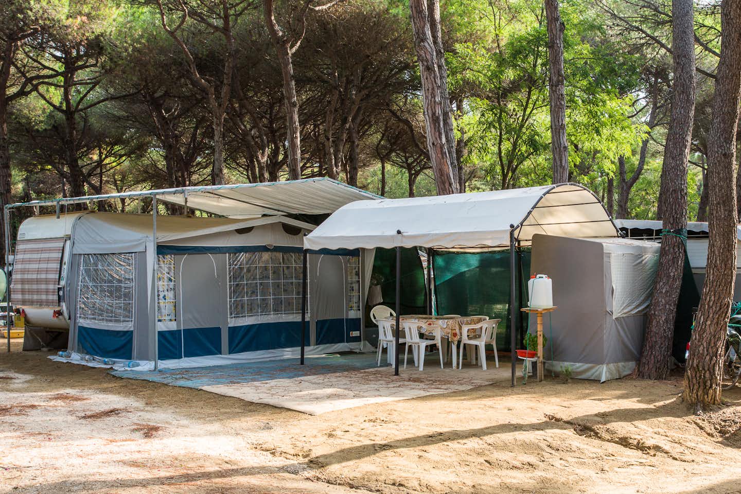 Camping Villaggio del Sole - Wohnmobilstellplätze umringt von Wald auf dem Campingplatz 
