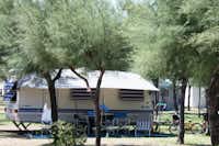 Camping Villaggio Molise - Wohnwagen- und Zeltstellplatz zwischen Bäumen