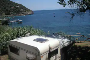 Camping Villaggio Nettuno - Wohnmobil auf dem Stellplatz vom Campingplatz