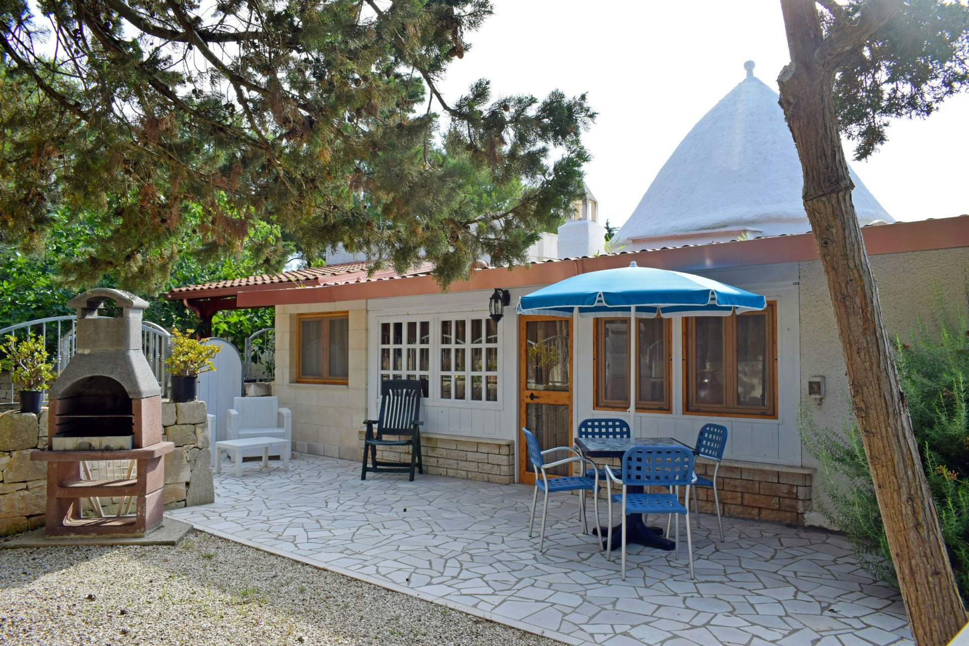 Camping Villaggio Pineta al Mare  -  Mobilheim mit eigener Grillstelle auf dem Campingplatz