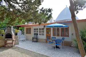 Camping Villaggio Pineta al Mare - Mobilheim mit eigener Grillstelle auf dem Campingplatz