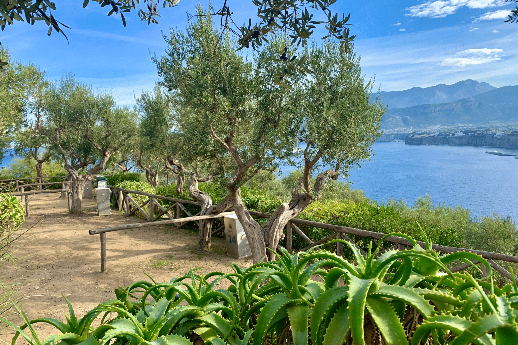 Camping Village Santa Fortunata - Stellplätze mit Meerblick