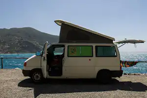 Camping Villaggio Smeraldo - Kleinbus am Meer