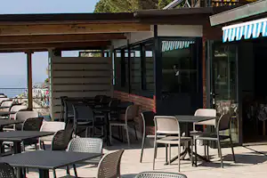 Camping Villaggio Smeraldo - Restaurant Terrasse auf dem Campingplatz