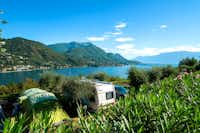 Camping Villaggio Weekend  -  Wohnwagen- und Zeltstellplatz vom Campingplatz mit Blick auf den Gardasee