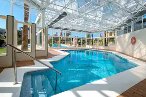 Camping Villasol - indoor Pool auf dem Campingplatz
