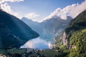 Vinje Camping Camping Vinje - Luftaufnahme des Campingplatzes am Fjord