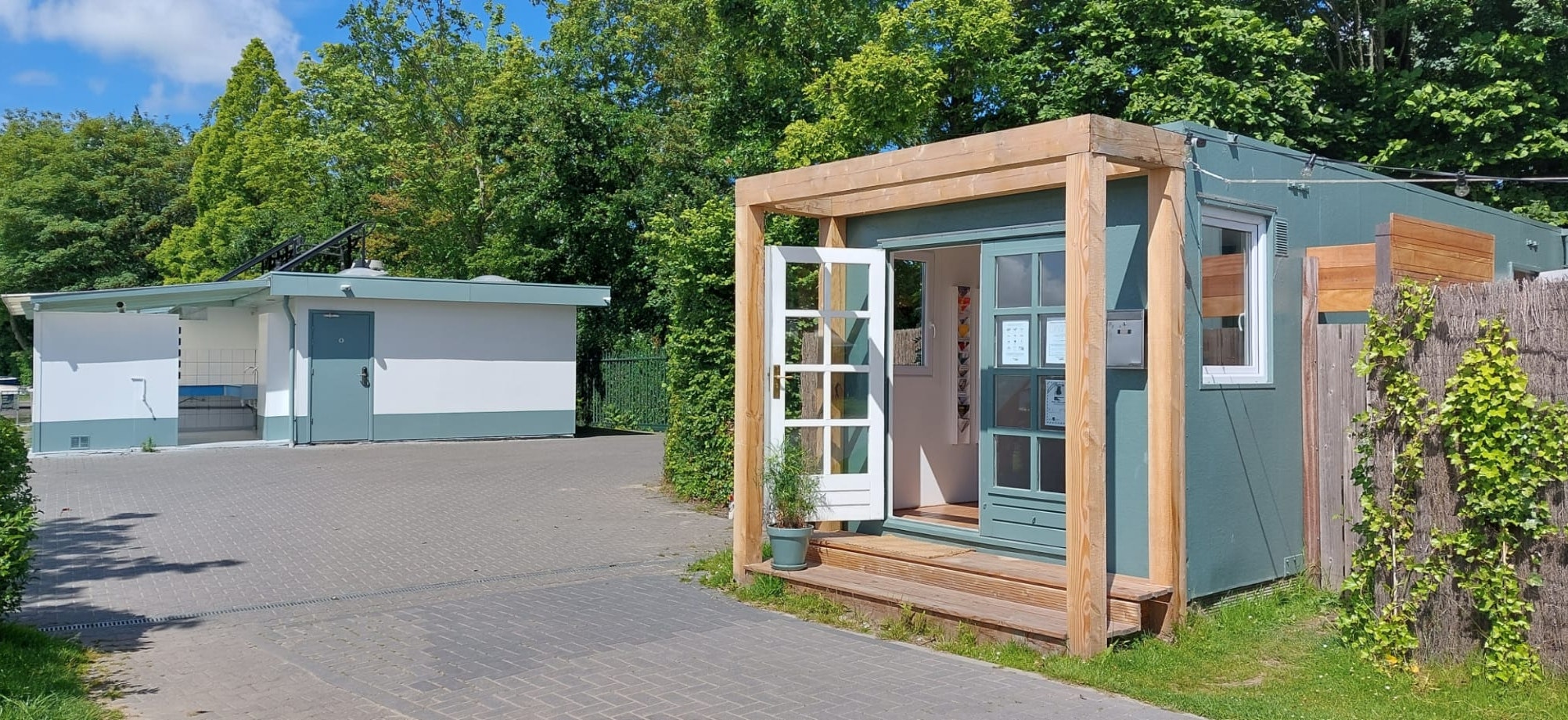 Camping Vlietland - Rezeption und Sanitärgebäude auf dem Campingplatz