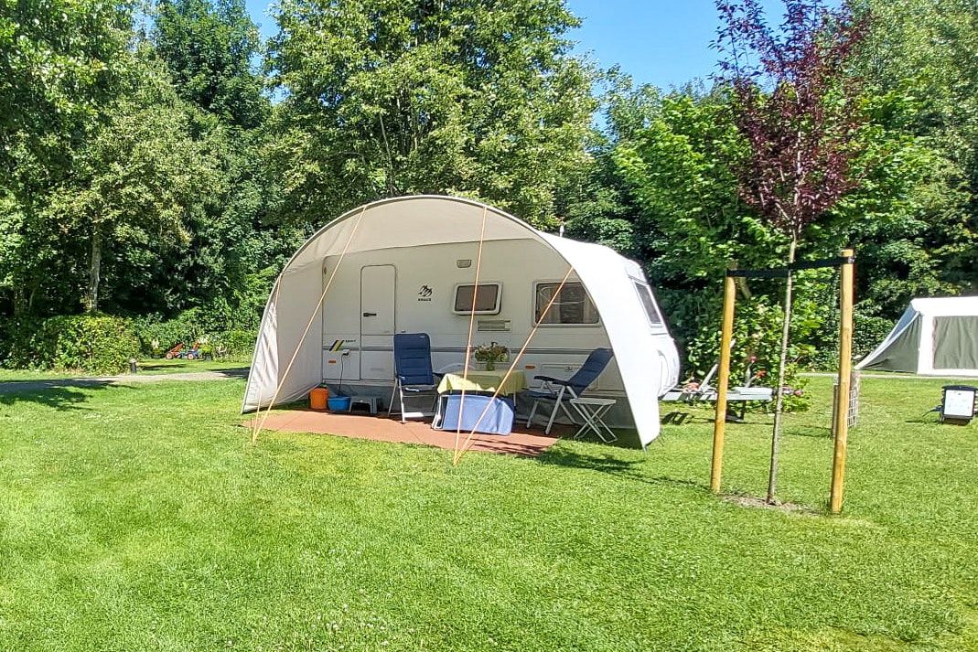 Camping Vlietland - Stellplatz auf der Wiese