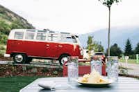 Camping Vogelsang  - Picknicktisch auf dem Campingplatz in den Alpen