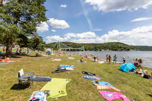 Camping Vranovská pláž - Badestrand mit Liegewiese