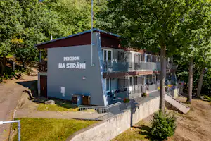 Camping Vranovská pláž - Gästehaus auf dem Campingplatz