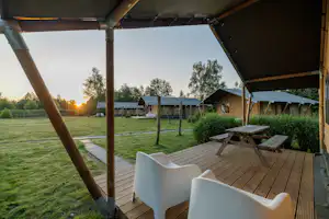 Camping Vreehorst - Mobilheimterrasse mit Aussicht auf andere Mobilheime