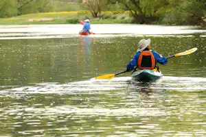 Camping Wagenburg - Kanufahren auf dem Fluss