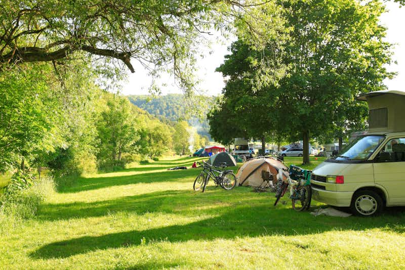 Camping Wagenburg - Wohnmobil- und  Wohnwagenstellplätze auf der Wiese