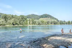 Camping Wagenhausen - Badende Gäste in der Nähe des Campingplatzes