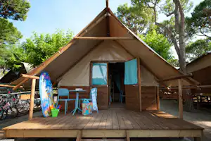 Camping Waikiki - Mobilheim mit Terrasse auf dem Campingplatz