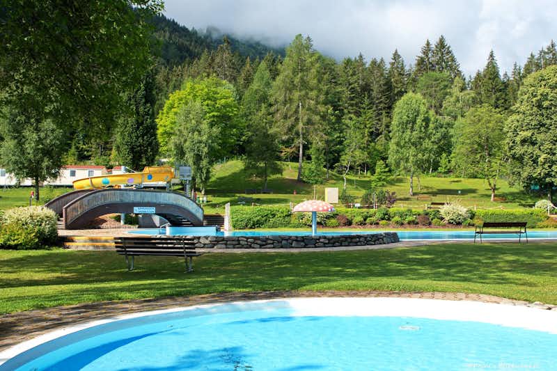 Camping Waldbad  -  Pool im Grünen auf dem Campingplatz