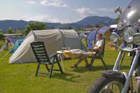 Camping Waldesruh -- Zeltplatz  mit Blick auf die Berge