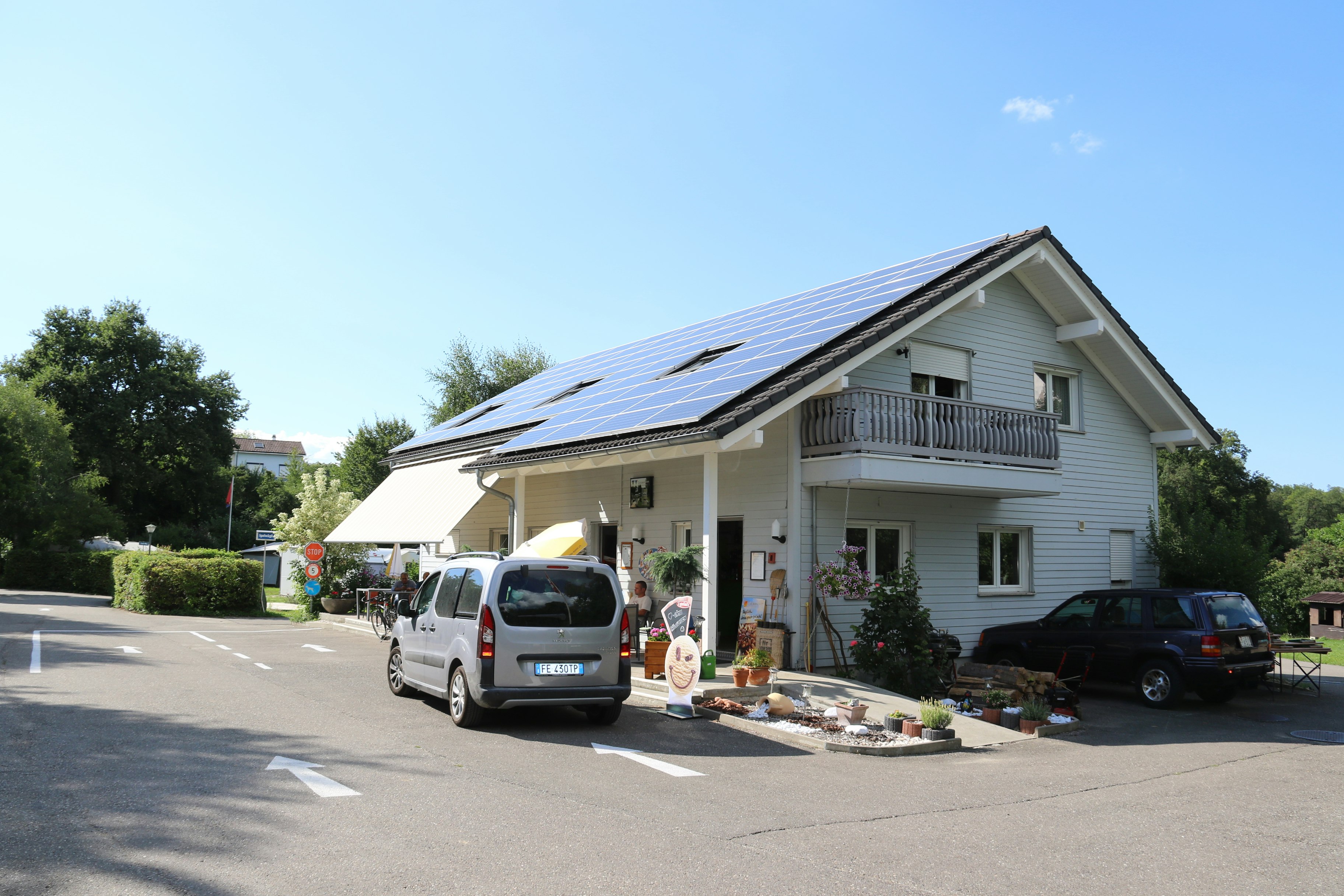 Camping Waldhort  -  Rezeption und Einfahrt vom Campingplatz