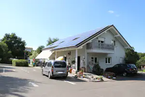 Camping Waldhort - Rezeption und Einfahrt vom Campingplatz