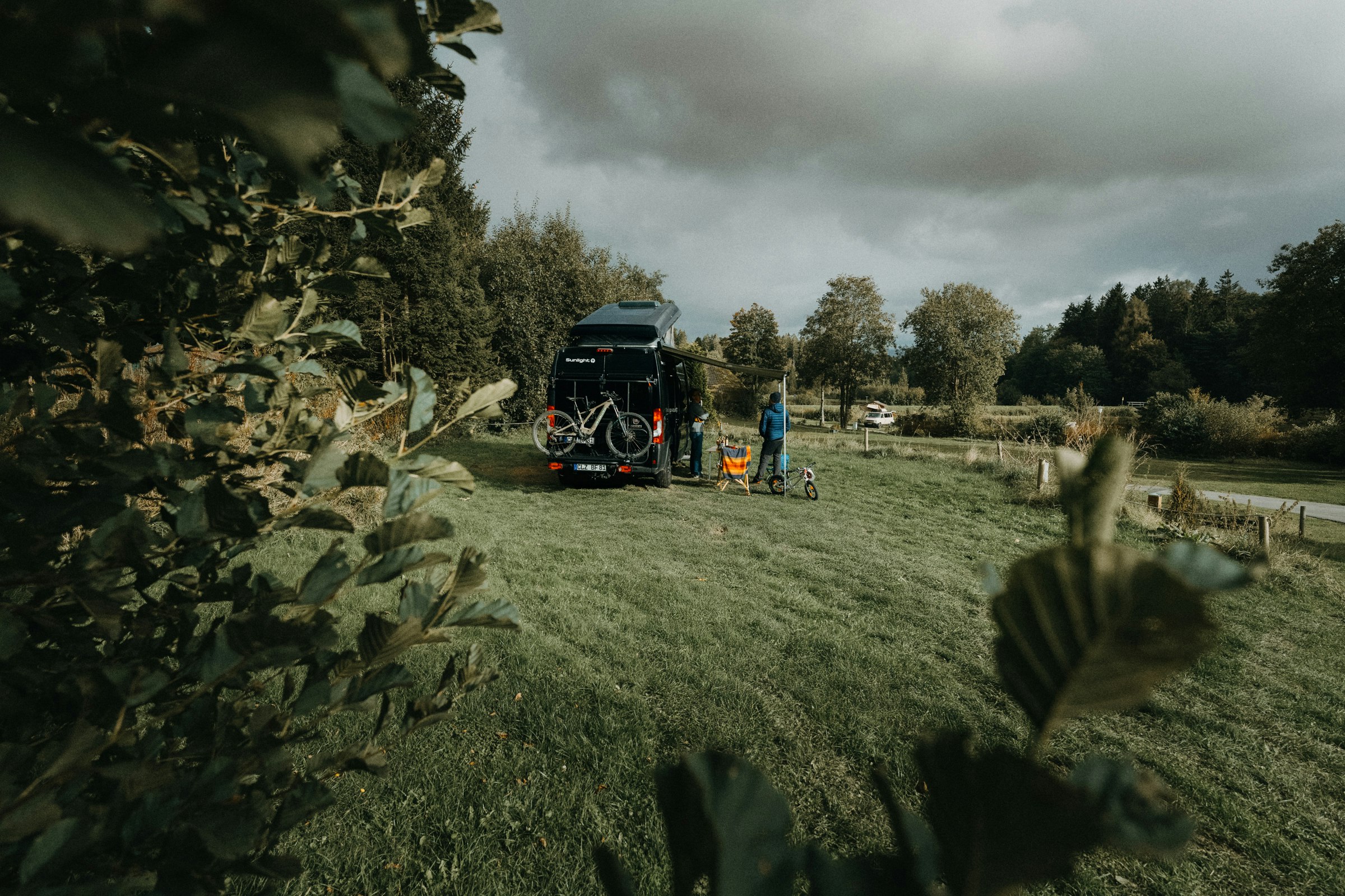 Wildwood Camping Harz  Camping Waldweben - Standplätze auf der Wiese auf dem Campingplatz