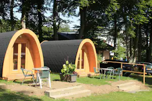 Camping Troisvierges - Mobilheim mit Veranda im Grünen auf dem Campingplatz