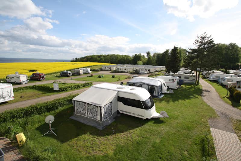 Camping Walkyrien  -  Campingplatz an Feld mit Blick auf die Ostsee
