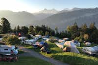 Camping Wang  -  Wohnwagen- und Zeltstellplatz mit Blick auf die Berge