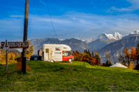 Camping Wang  -  Wohnwagenstellplatz vom Campingplatz mit Blick auf die Alpen