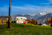 Camping Wang  -  Wohnwagenstellplatz vom Campingplatz mit Blick auf die Alpen