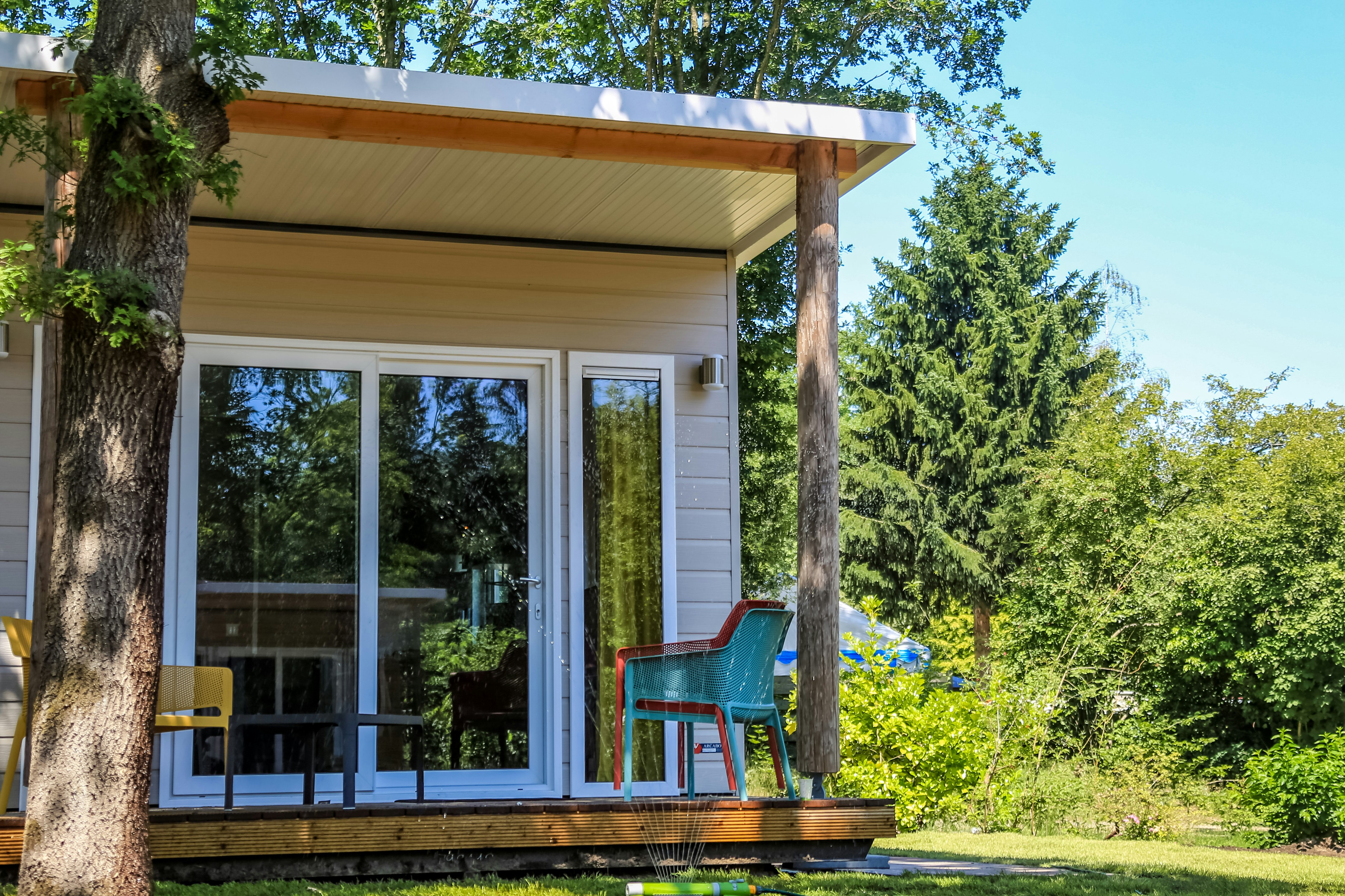Camping Wedderbergen  - Mobilheim mit Terrasse auf dem Campingplatz