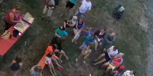 Camping Weihersee - Camper am Lagerfeuer auf dem Campingplatz