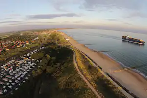 Camping Weltevreden - Luftaufnahme des Campingplatzes in der Nähe des Strandes