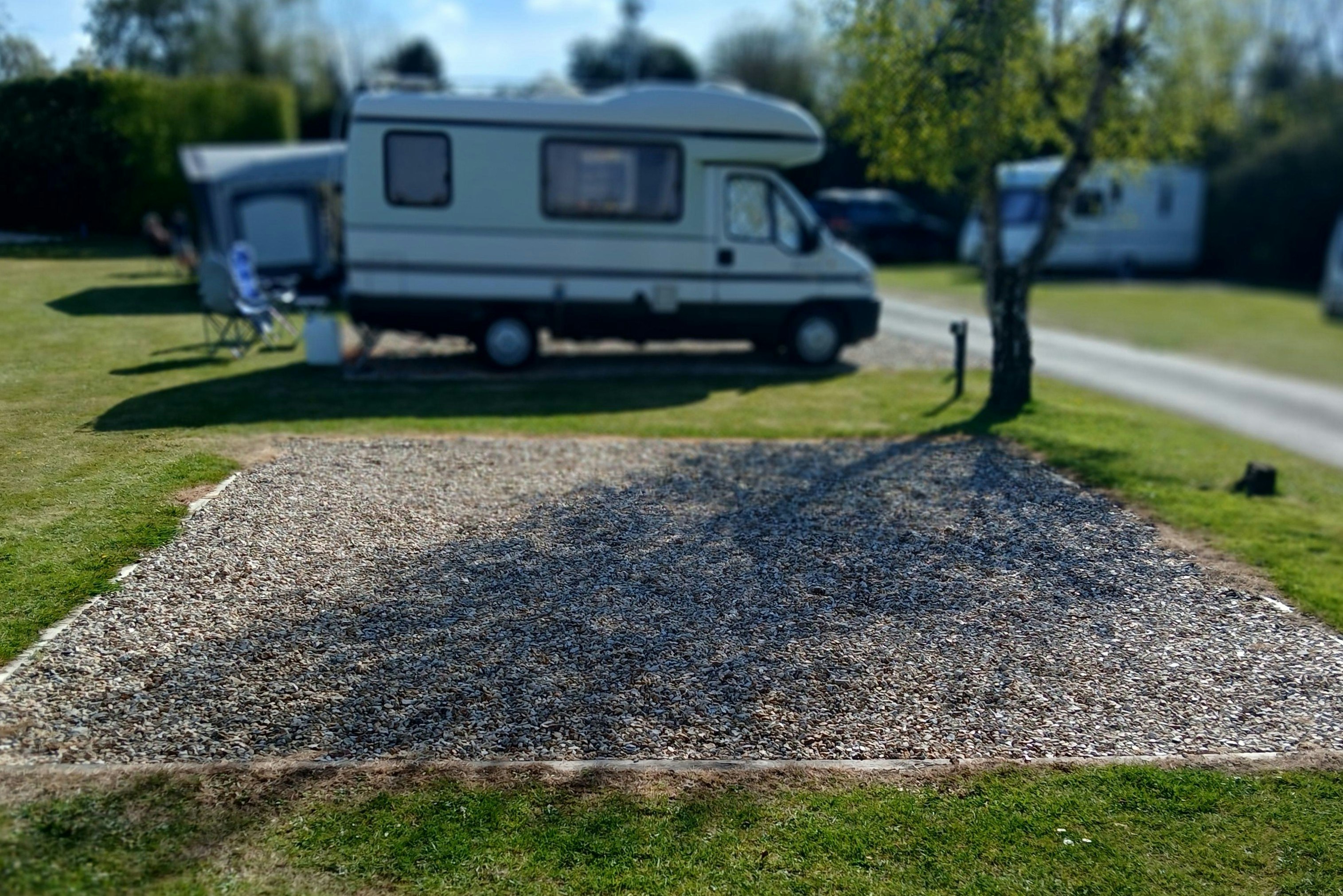Whitemead Caravan Park  Camping Whitemead - Standplätze auf der Wiese auf dem Campingplatz